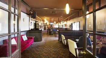 Parkway Hotel - Accommodation Resorts 4