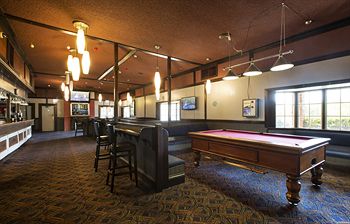 Parkway Hotel - Accommodation Resorts 7