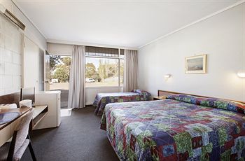 Parkway Hotel - Accommodation Resorts 8