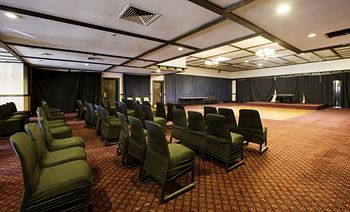 Parkway Hotel - Accommodation Resorts 17