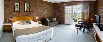 Clouds Of Montville - Accommodation Resorts 6