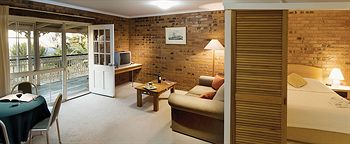 Clouds Of Montville - Accommodation Resorts 17