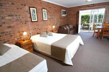 Clouds Of Montville - Accommodation Resorts 25