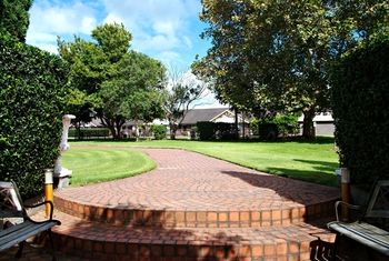 Airport Motel Sir Francis Drake - Accommodation Resorts 10