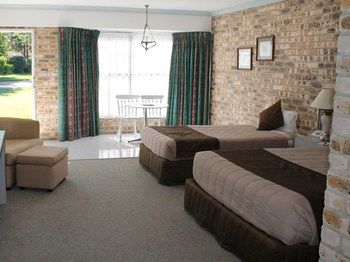 Airport Motel Sir Francis Drake - Accommodation Resorts 13