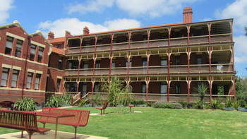 Yarra House Campus Summer Stays - Accommodation Resorts 10