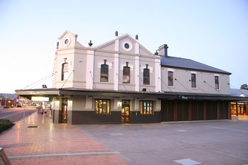 Peden's Hotel - Accommodation Resorts 13