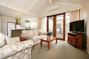 Wattle Holiday Rental - Accommodation Resorts 6