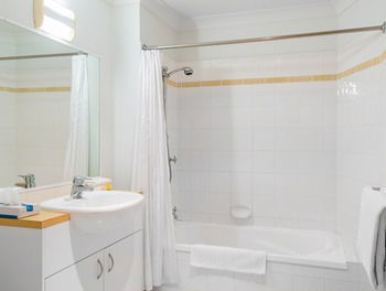 The Brighton Apartments - Accommodation Resorts 6