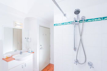 The Brighton Apartments - Accommodation Resorts 8