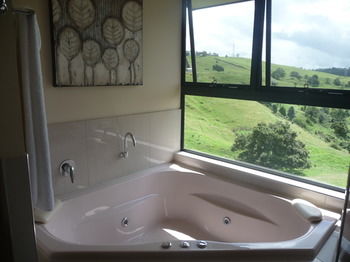 Bald Knob QLD Accommodation Resorts