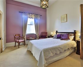 Racecourse Inn - The - Accommodation Resorts 1