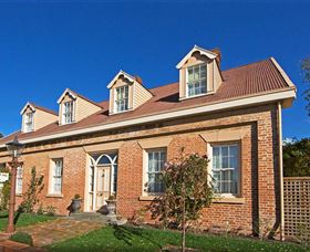 Racecourse Inn - The - Accommodation Resorts 0