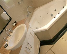 Graham Apartments - Accommodation Resorts 4
