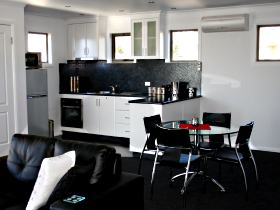 Rosie's Cottage And Town House - Accommodation Resorts 0