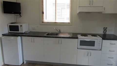 Myrtleford Holiday Park - Accommodation Resorts 7