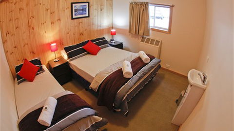 Sugarbush Lodge And Apartments - Accommodation Resorts 1