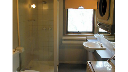 Wallace's - Crystal Creek Chalet 1 - Accommodation Resorts 4