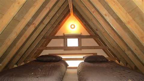 Wallace's - Crystal Creek Chalet 1 - Accommodation Resorts 5