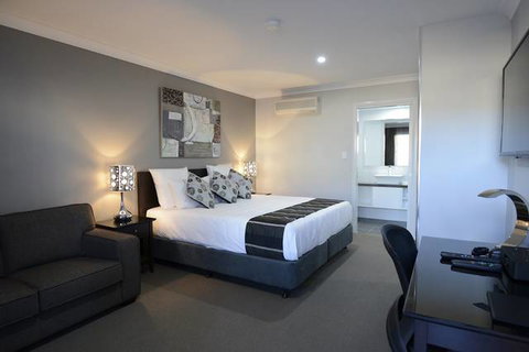Aastro Dish Motor Inn - Accommodation Resorts 0