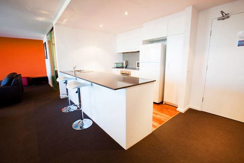 B7 Honeysuckle Apartments - Accommodation Resorts 2