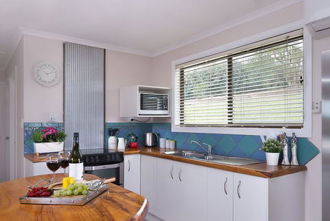 Jacaranda Cottages - Accommodation Resorts 8