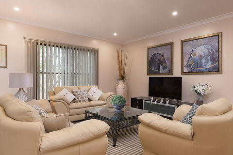 Jacaranda Cottages - Accommodation Resorts 9