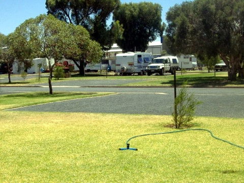 Country Club Caravan Park - Accommodation Resorts 2