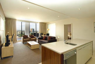 Oaks Embassy Hotel - Accommodation Resorts 3