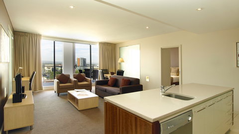 Oaks Embassy Hotel - Accommodation Resorts 6