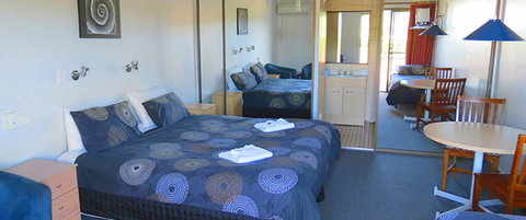 Sisleys Motel - Accommodation Resorts 1