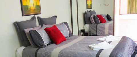 Sisleys Motel - Accommodation Resorts 4