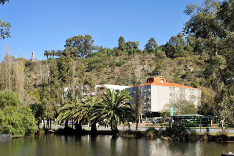 Sullivans Hotel - Accommodation Resorts 4