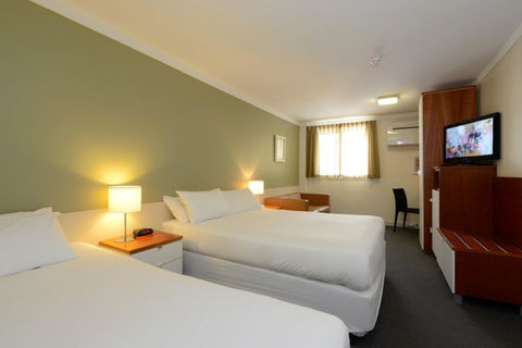 Sullivans Hotel - Accommodation Resorts 7