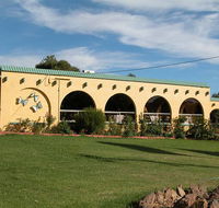 Tarcutta Halfway Motor Inn/Horse Hotel - Accommodation Resorts