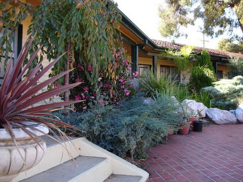 Ten Dollar Town Motel - Accommodation Resorts 6