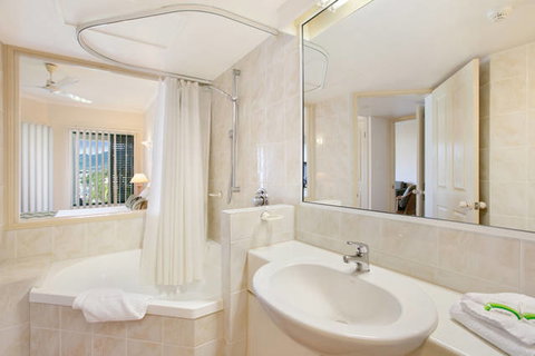 Tropic Towers Apartments - Accommodation Resorts 12