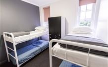 Crown And Anchor Hotel - Accommodation Resorts 1