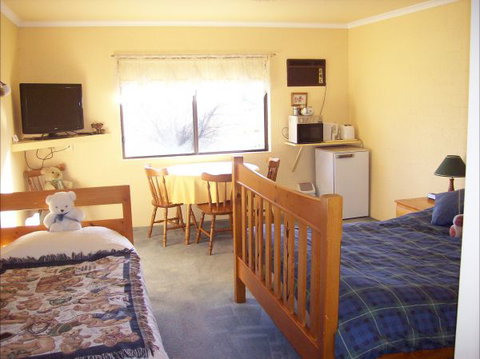 Colonial Inn Guest Rooms - Accommodation Resorts 9