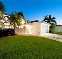 The Waterfront House - Accommodation Resorts