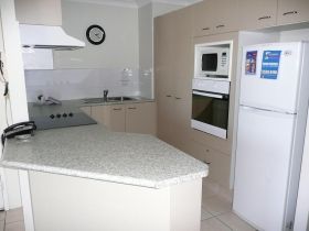 Pelican Cove Apartments - Accommodation Resorts 3