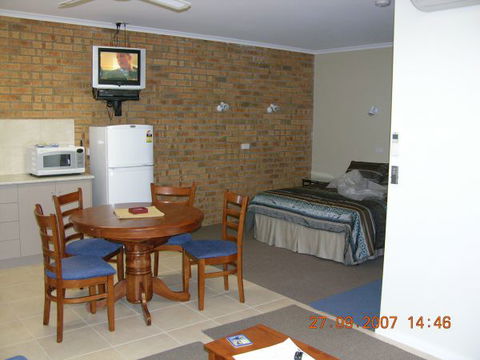 Myrtleford Masonic Units - Accommodation Resorts 4