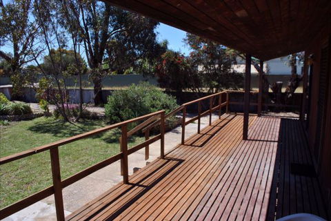 Clinton Cabin - Accommodation Resorts 1