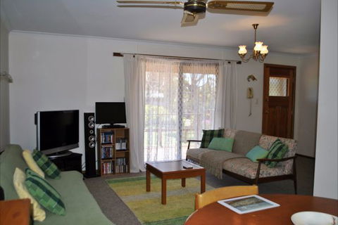 Clinton Cabin - Accommodation Resorts 3