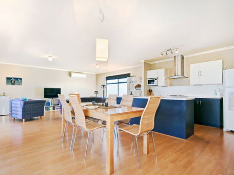 Century 21 SouthCoast: Whinnerah Sunsets - Accommodation Resorts 2