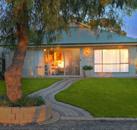 17 QED Lakehouse - Accommodation Resorts
