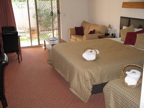 Golden Chain Wine Village Motor Inn - Accommodation Resorts 1