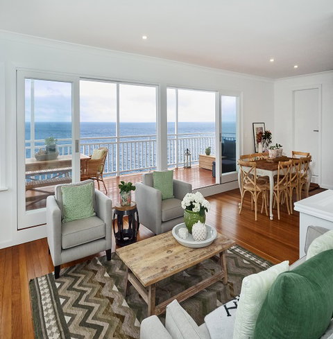 BetinaKing - Accommodation Resorts 0