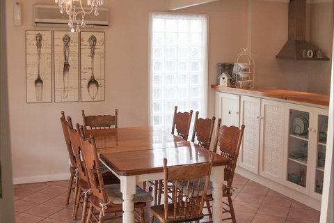 Azalea Cedar-Rose Villa - Accommodation Resorts 5