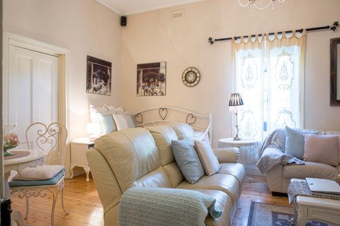 Azalea Cedar-Rose Villa - Accommodation Resorts 8